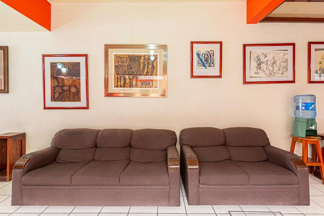 Capital O Hotel Villa De Leon Oaxaca Ngoại thất bức ảnh