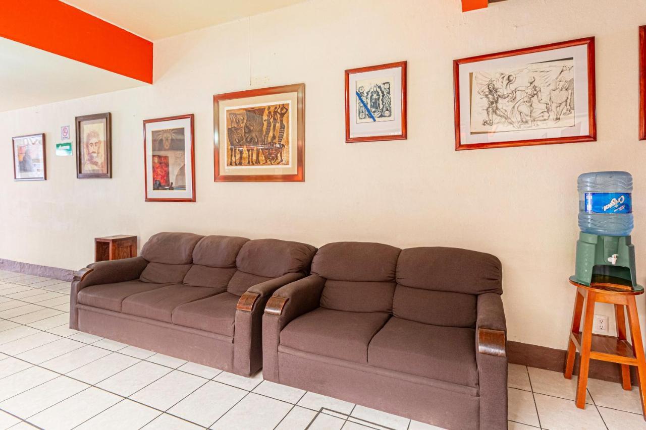 Capital O Hotel Villa De Leon Oaxaca Ngoại thất bức ảnh