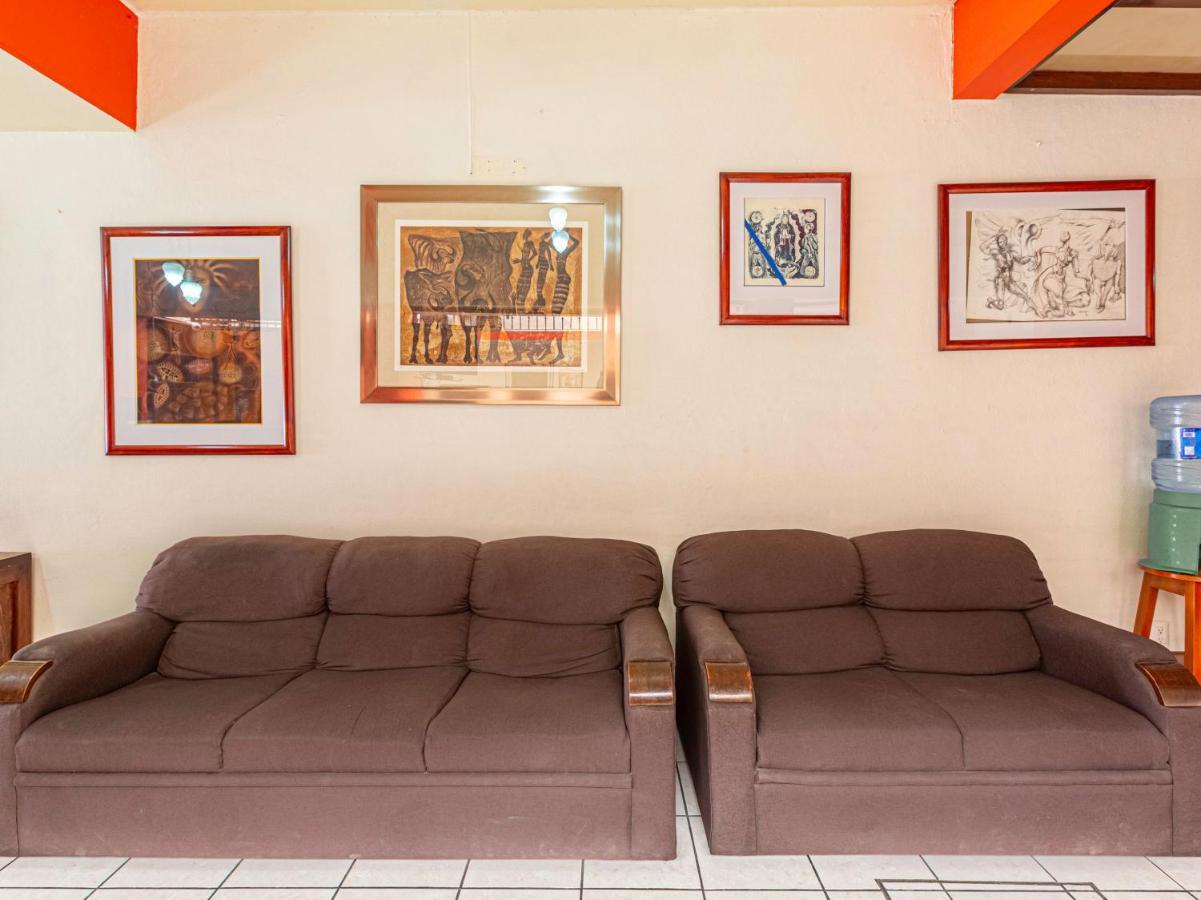 Capital O Hotel Villa De Leon Oaxaca Ngoại thất bức ảnh